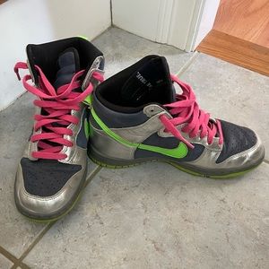 Used woman’s custom Nike shoes size 9.5